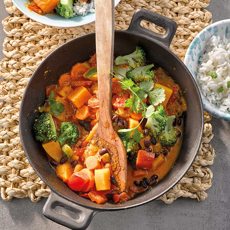 Foto Gemüse-Kokos-Curry mit schwarzen Bohnen und Reis von WW