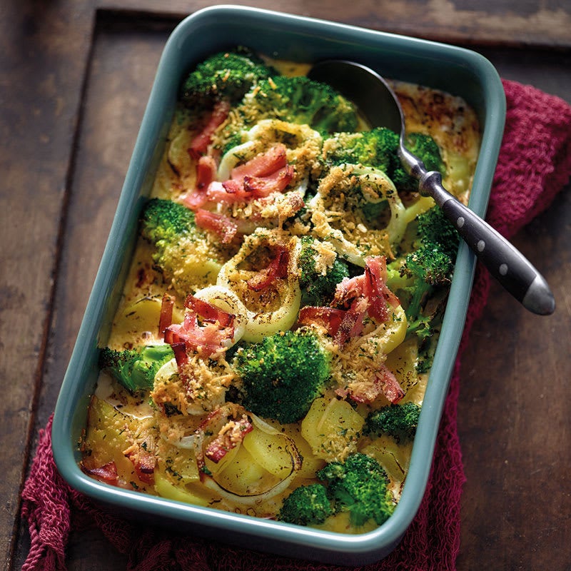 Foto Kartoffel-Broccoli-Gratin mit Parmesan-Kräuter-Kruste von WW