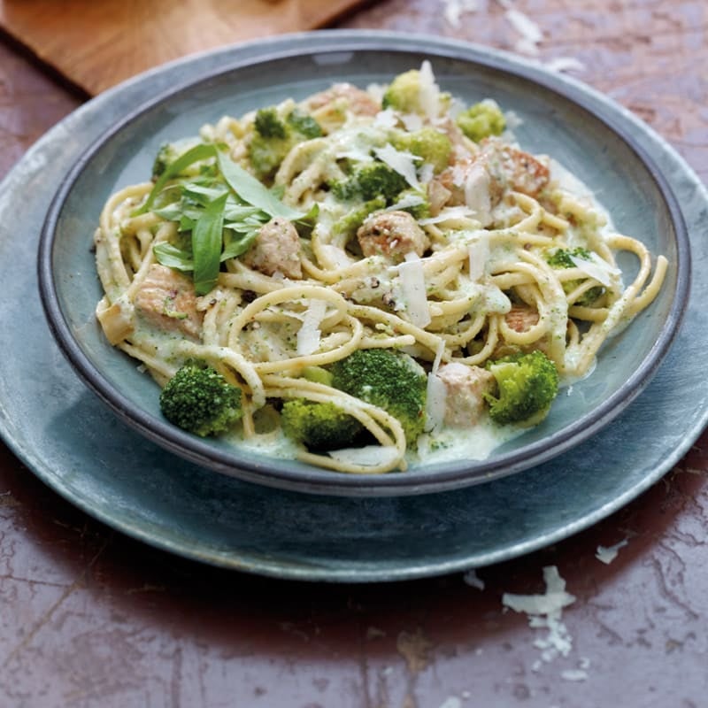 Foto Broccoli-Linguine mit Trutenbrust und Parmesan von WW