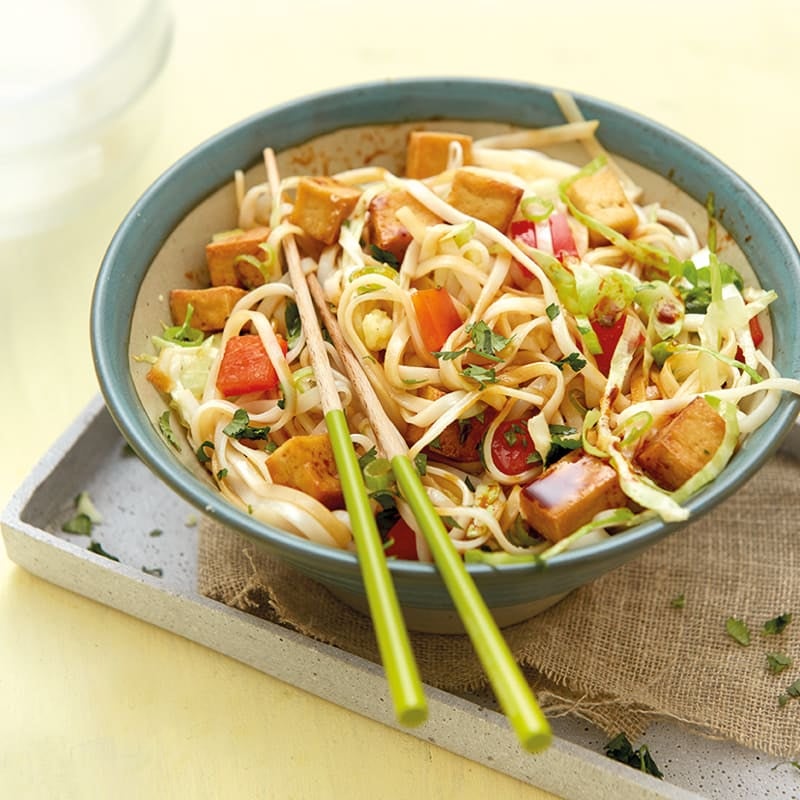 Reisnudel-Kohl-Salat mit Tofu