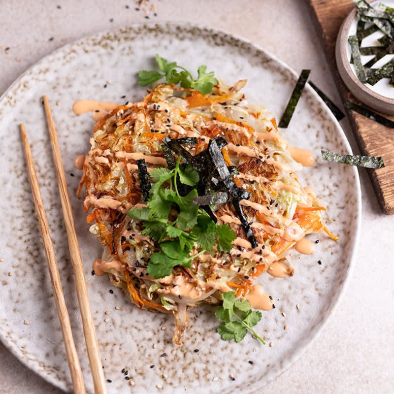 Foto Japanische Gemüsepfannkuchen (Okonomiyaki) von WW
