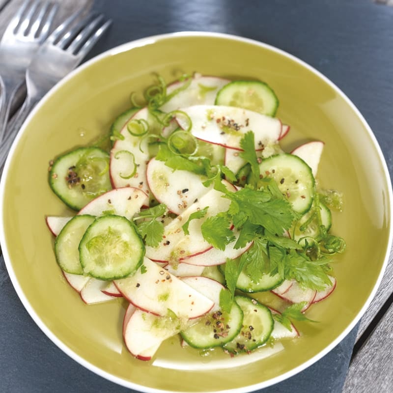 Gurken-Apfel-Salat mit Ingwerdressing