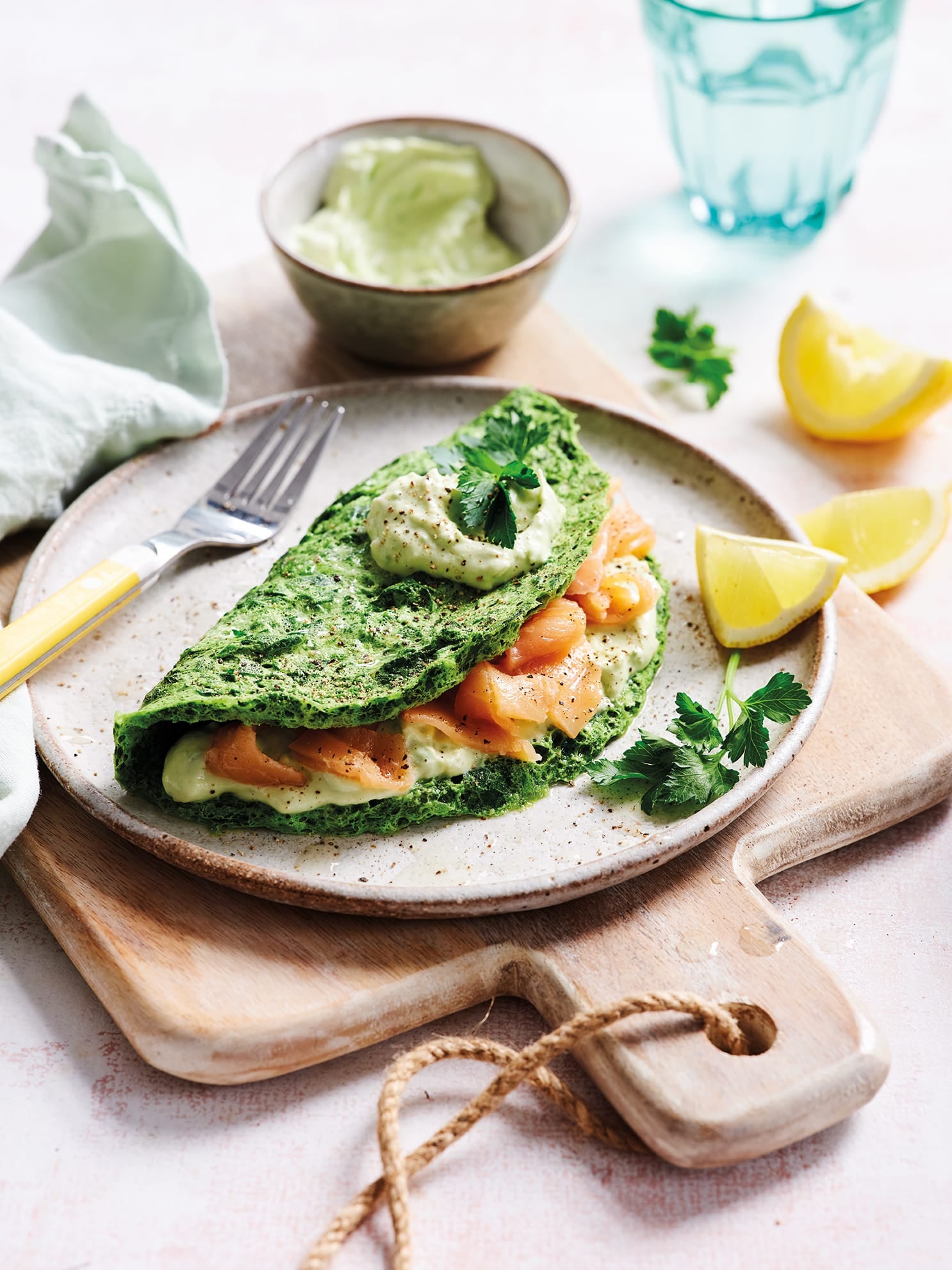 Spinat-Omelette mit Avocado & Lachs
