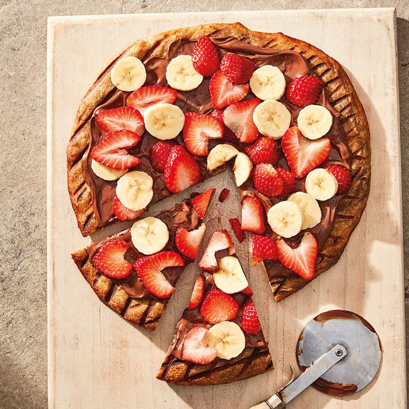 Foto Haselnuss-Schoko-Pizza mit Bananen und Erdbeeren von WW