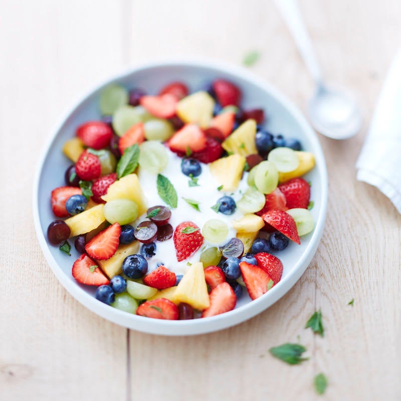 Bunter Fruchtsalat mit Joghurt