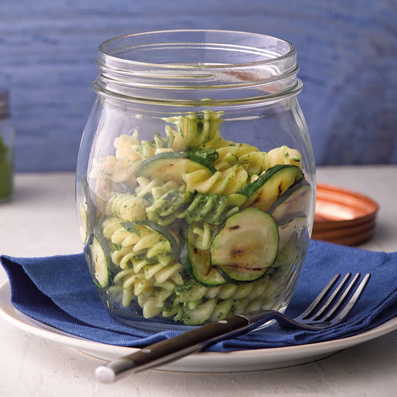 Zucchini-Nudel-Salat mit Zitronenpesto
