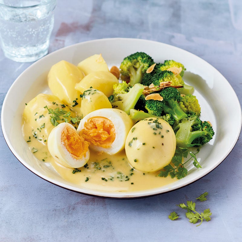 Eier in Senfsauce mit Mandelbroccoli | Gesunde Rezepte | WW Schweiz